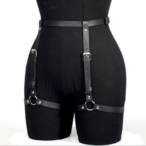 Totally adjustable One size waist and thigh harness. Perfect for Festive wear!